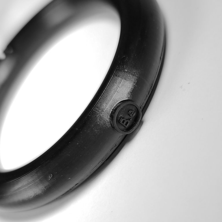 Floating Fish Feeding Ring with Suction Cup Bantam.Earth